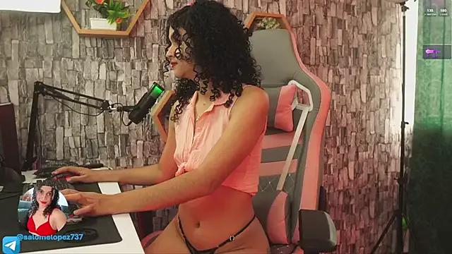bonniie_98_ on StripChat 