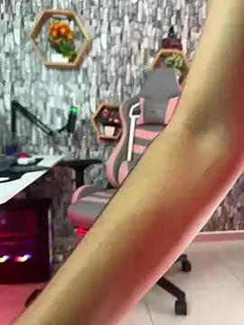 bonniie_98_ on StripChat 