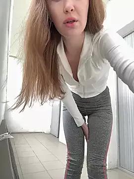 broken_but_cutee on StripChat 