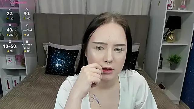 CarolineTenders on StripChat 