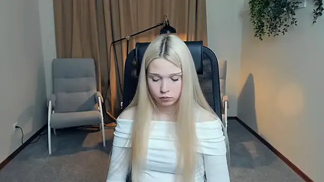 Freechat CherrylHolme on StripChat