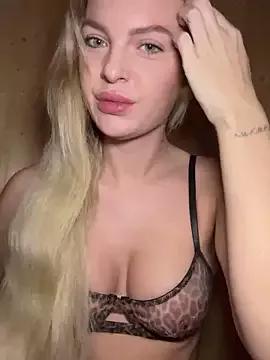 ChiaraVixen on StripChat 