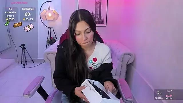 chloe_andrewss on StripChat 