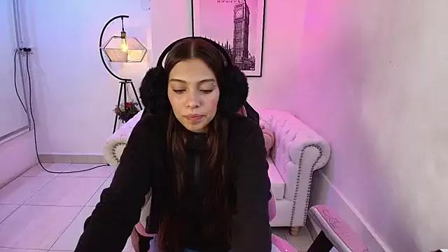 chloe_andrewss on StripChat 