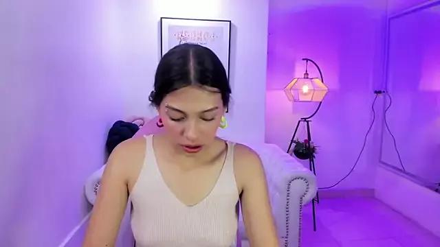 chloe_andrewss on StripChat 