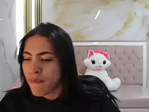 clara_evanss_s on StripChat 