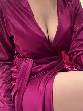 DRAMAQUEEN_ on StripChat 
