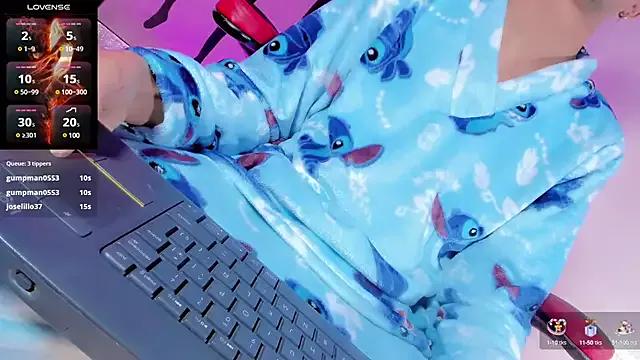 emelly_horny_ on StripChat 