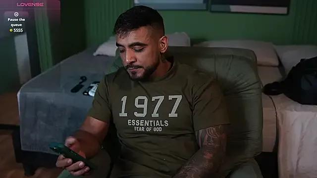 Try sweet camwhore ERIC_HARRISON ERIC_HARRISON from StripChat