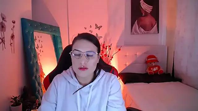 esmeraldaa230 on StripChat 