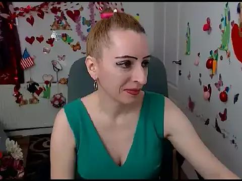 EvelynAngell on StripChat 