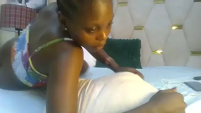 Freechat Fine_assie on StripChat