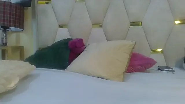 Freechat Fine_assie on StripChat