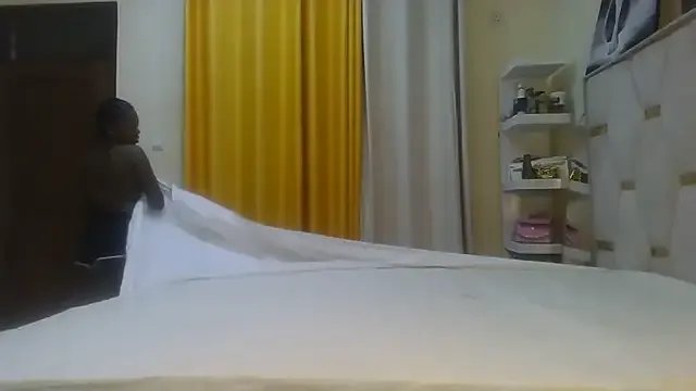 Freechat Fine_assie on StripChat