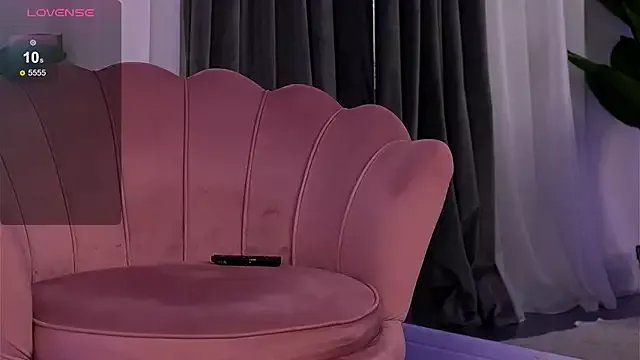 Freechat FreyaHeart on StripChat