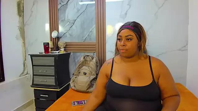 HannyMansonh on StripChat 
