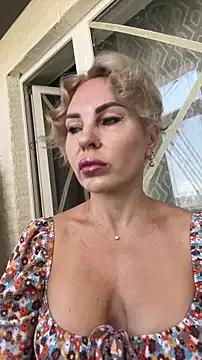 Explore StripChat's Hotnessi Hotnessi from StripChat