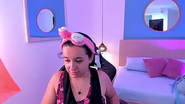 Freechat izaro22 on StripChat