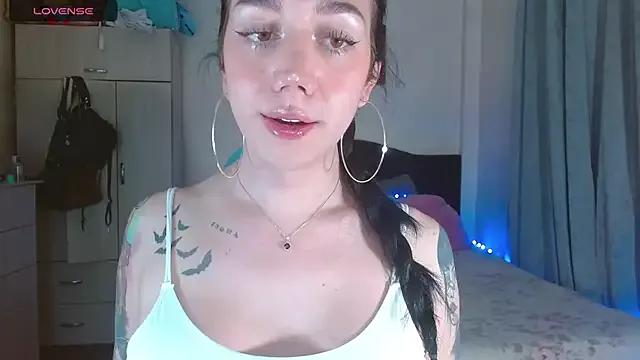 Freechat karla_zambrano on StripChat