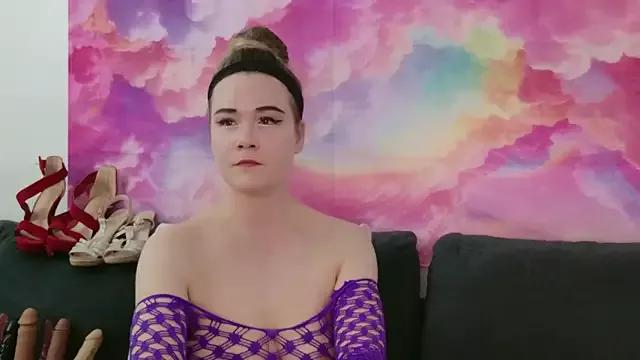 Kellylynn69 on StripChat 