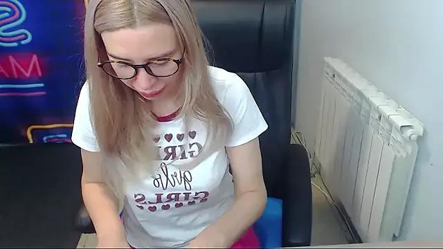 kerakiss877 on StripChat 