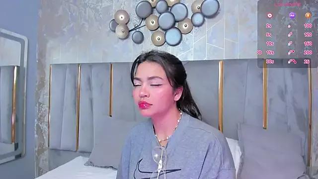 KimDevinne on StripChat 