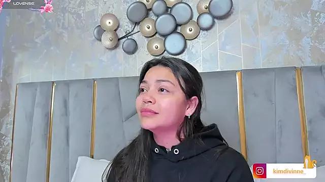 KimDevinne on StripChat 