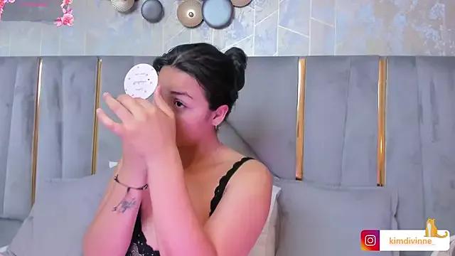 KimDevinne on StripChat 