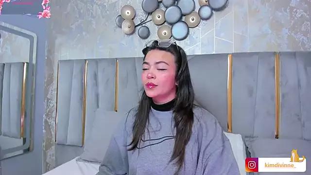 KimDevinne on StripChat 