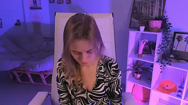 KiraMontoya on StripChat 