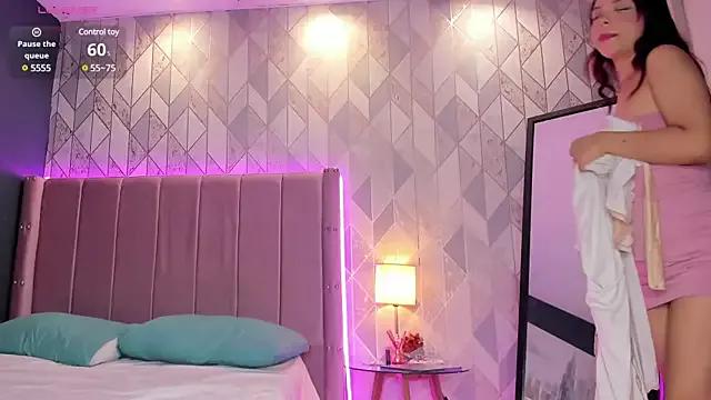 Kitty_Shine1 on StripChat 
