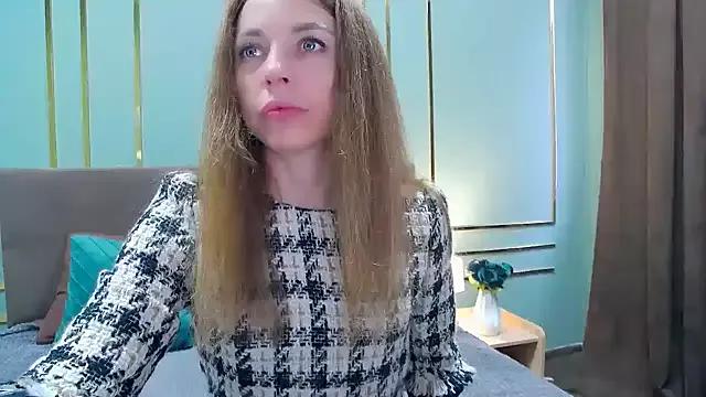 KrissBird on StripChat 