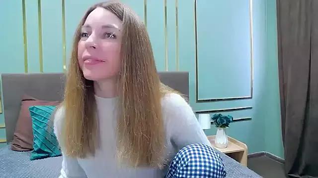KrissBird on StripChat 