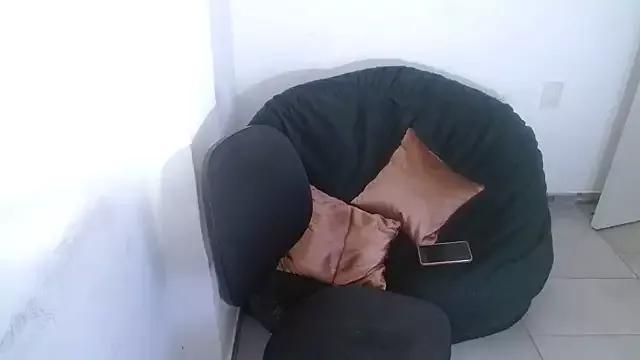 kristalLawren on StripChat 
