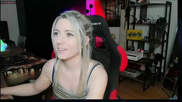 Freechat Lisaonthemoon on StripChat