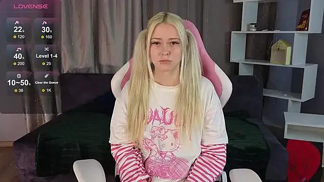 Lolly_White on StripChat 