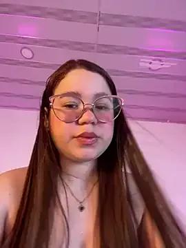 Lucyklein2022 on StripChat 