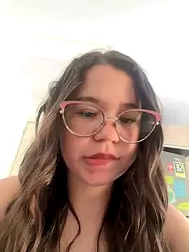 Lucyklein2022 on StripChat 