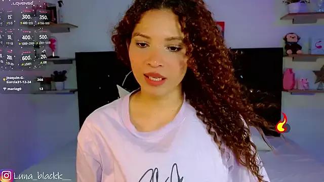 Luna_blackk on StripChat 