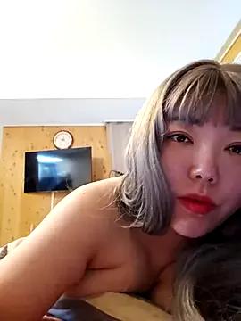 lunahong28 on StripChat 