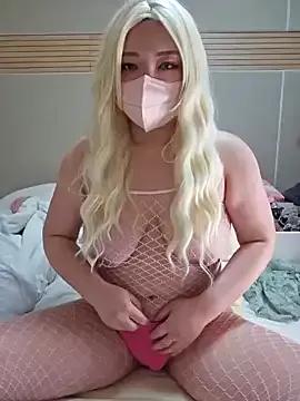 lunahong28 on StripChat 