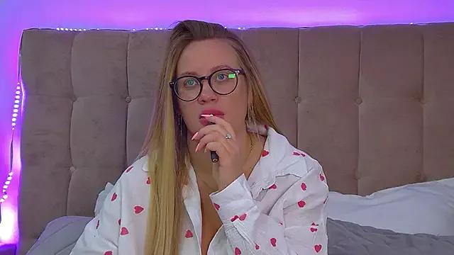 MariaNeumann on StripChat 