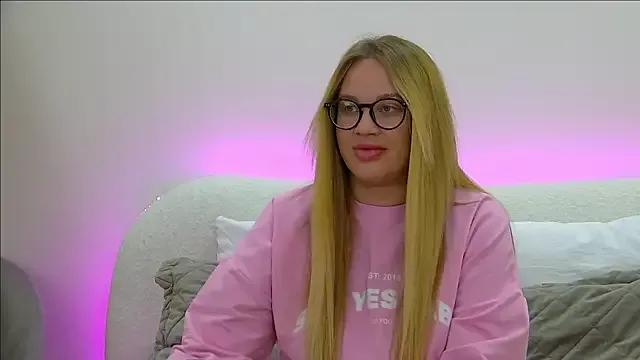 MariaNeumann on StripChat 