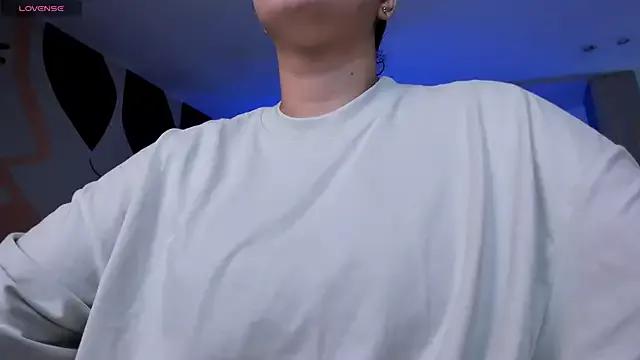 MartinnaBonnet on StripChat 