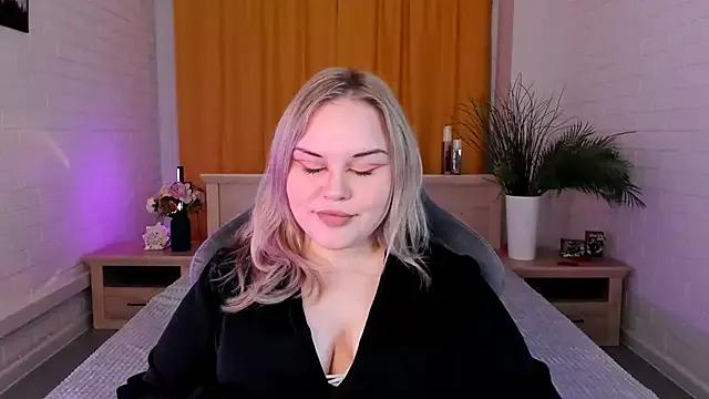 MilaTory on StripChat 