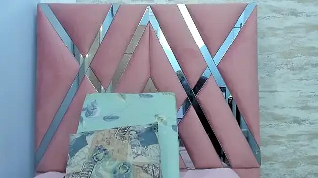 ninamedux on StripChat 