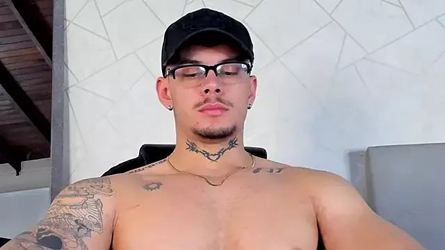 Freechat NoahhBrown on StripChat