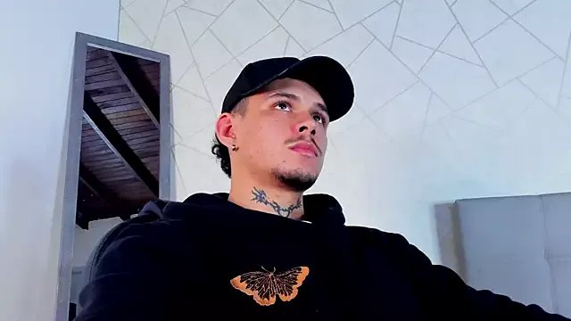 Freechat NoahhBrown on StripChat