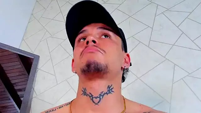 Freechat NoahhBrown on StripChat