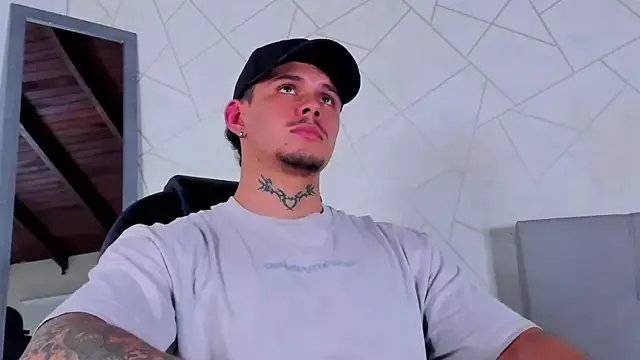 Freechat NoahhBrown on StripChat